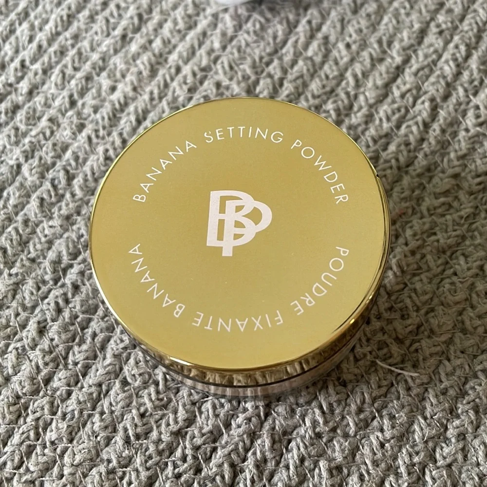Banana Setting Powder and F.A.R.A.H. 828F Brush